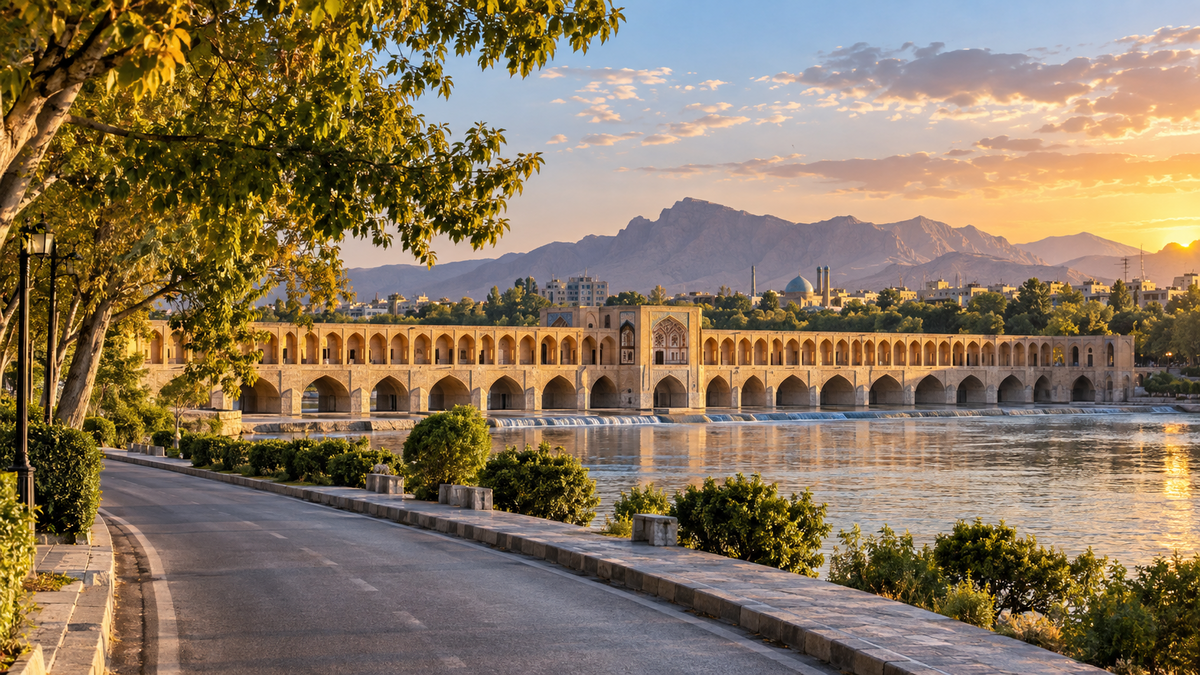 이란 eSIM 기간 가이드를 위한 Isfahan 교량 및 도시 전망